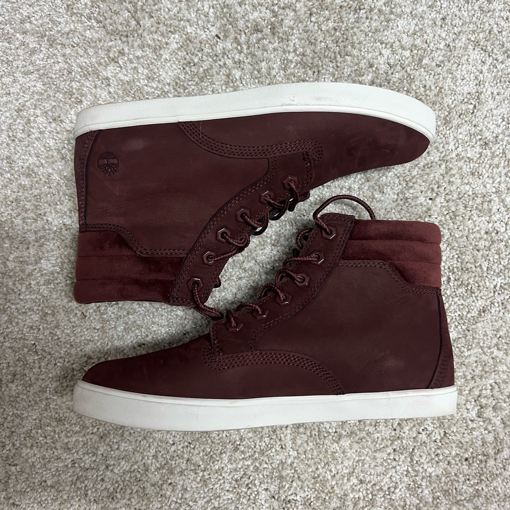 Timberland size 7.5 sneaker boots burgundy